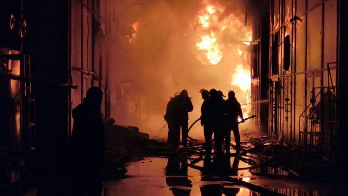 У Харкові горів ринок Барабашово 28 листопада 2020: фото, відео У Харкові горів ринок Барабашово 28 листопада 2020: фото, відео
