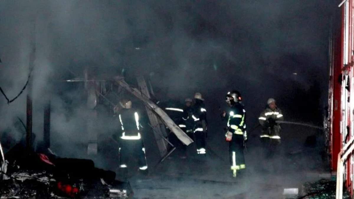 Пожар на рынке Барабашово в Харькове 28.11.20: подозревают поджог Пожар на рынке Барабашово в Харькове 28.11.20: подозревают поджог