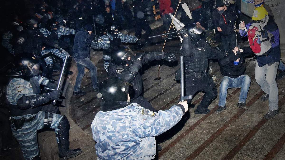 Жорстокі побиття та перша кров на Майдані: чому для України 30 листопада стало початком Жорстокі побиття та перша кров на Майдані: чому для України 30 листопада стало початком