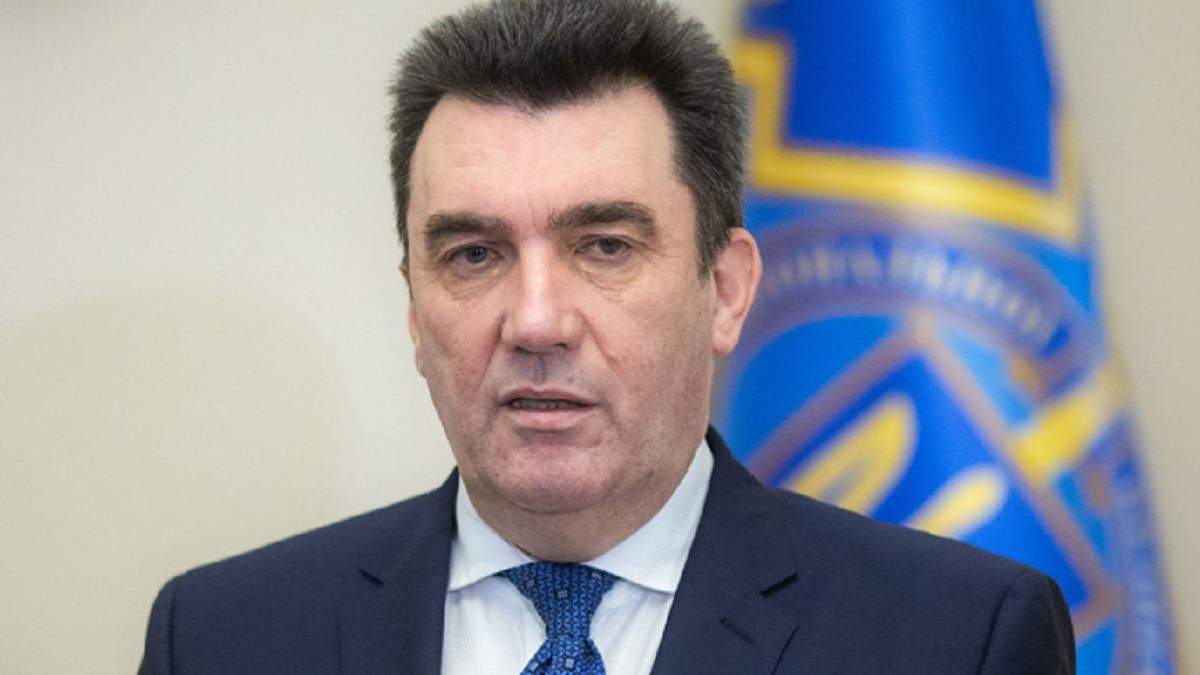 Данілов порадив українцям зміцнювати імунітет часником і цибулею Данілов порадив українцям зміцнювати імунітет часником і цибулею