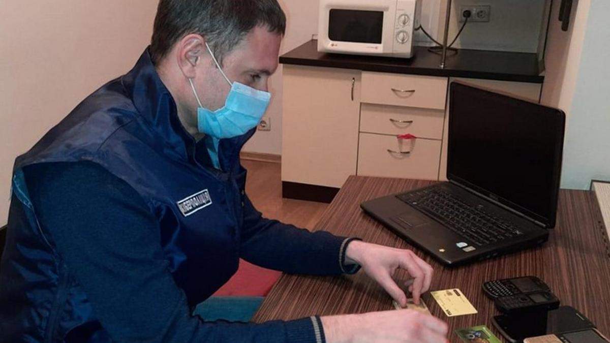На Дніпропетровщині впіймали шахраїв, які продавали маски На Дніпропетровщині впіймали шахраїв, які продавали маски