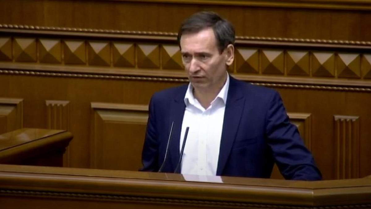 Слуга Вениславский оговорился и приписал себя к фракции Голос Слуга Вениславский оговорился и приписал себя к фракции Голос