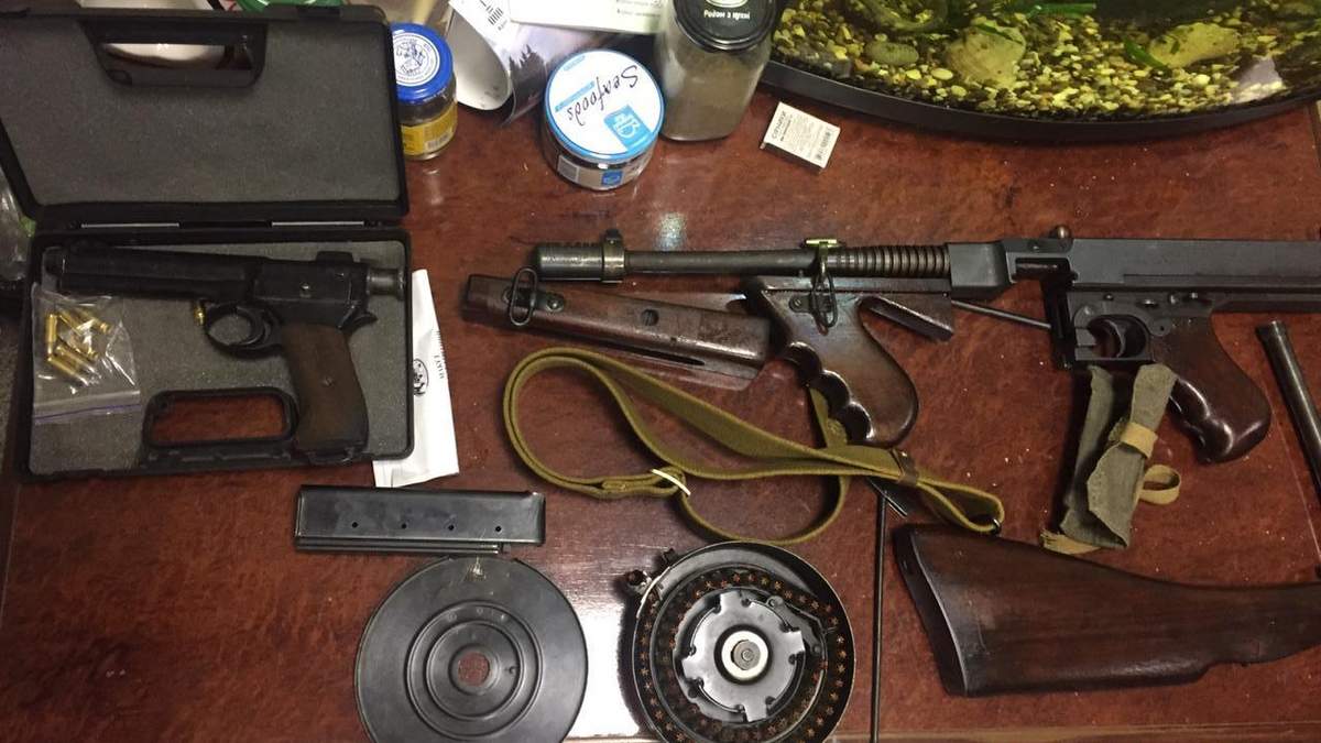 Поліція Дніпра викрила міжнародну банду, яка продавала зброю: фото Поліція Дніпра викрила міжнародну банду, яка продавала зброю: фото
