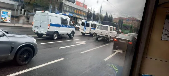 Гомель, автозаки, тоновані буси, протести в Білорусі, 18 жовтня Гомель, автозаки, тоновані буси, протести в Білорусі, 18 жовтня