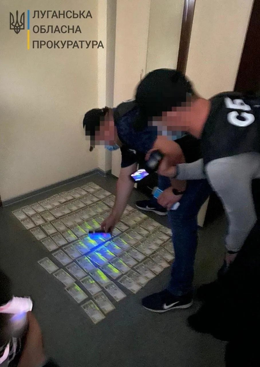 Його затримали на отриманні 46 тисяч гривень Його затримали на отриманні 46 тисяч гривень