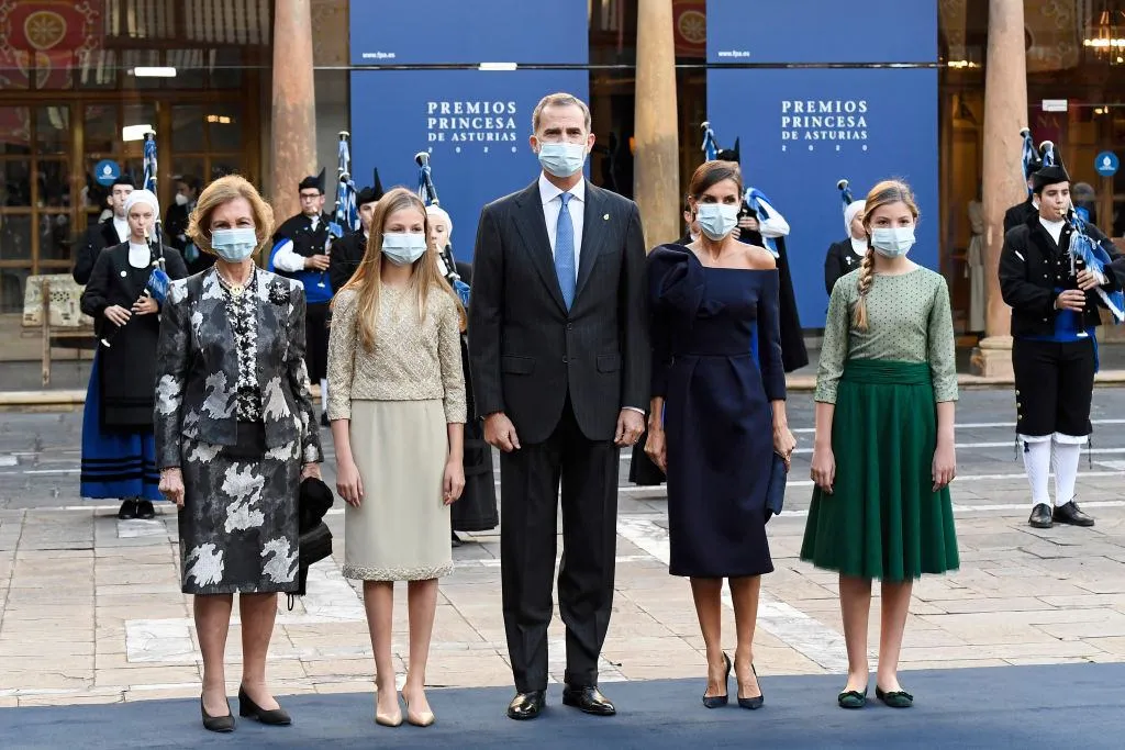 Королева Летиція з сім'єю Королева Летиція з сім'єю