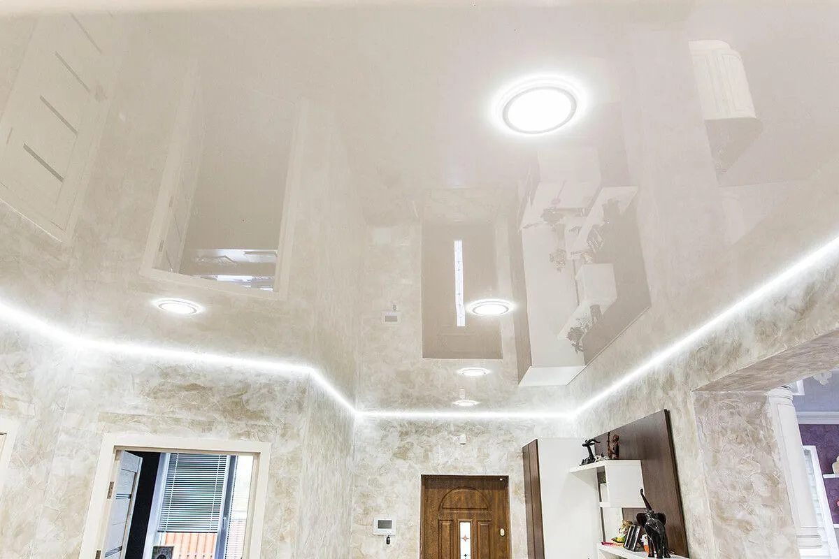 Матова стеля виглядає сучасніше Матова стеля виглядає сучасніше